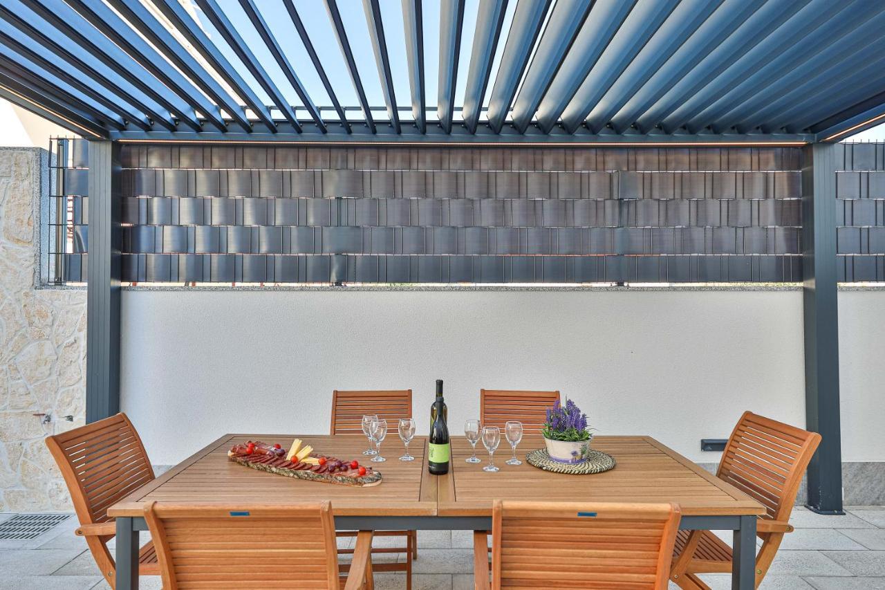 Luxury Apartment Pia With Swimming Pool And Grill Trogir Exterior photo