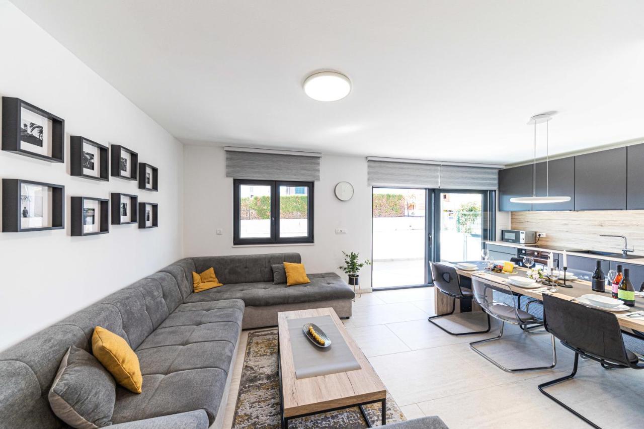 Luxury Apartment Pia With Swimming Pool And Grill Trogir Exterior photo