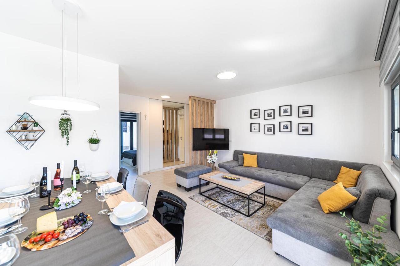 Luxury Apartment Pia With Swimming Pool And Grill Trogir Exterior photo