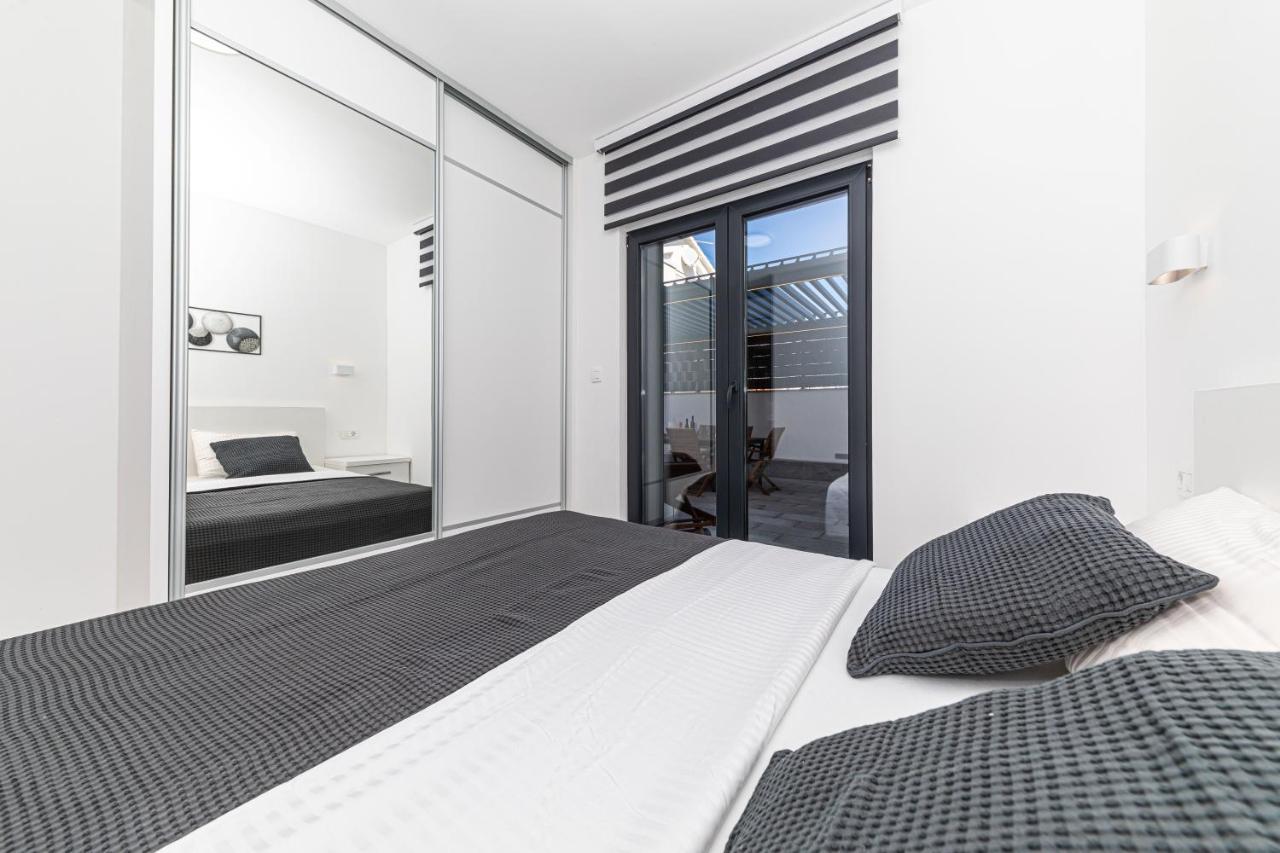 Luxury Apartment Pia With Swimming Pool And Grill Trogir Exterior photo